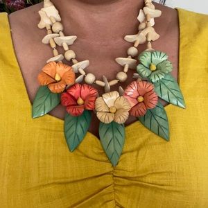 Vintage Hawaiian Colorful Wood Flower Necklace